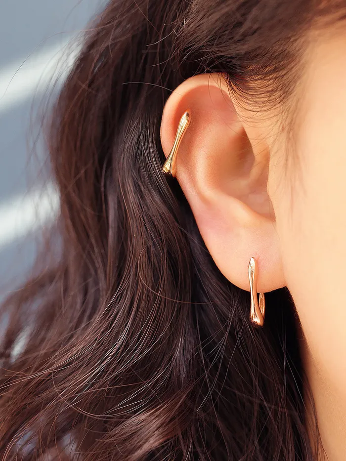 MinimalBijoux 14K Gold Bold Line Cartilage Earring 20G18G Earrings
