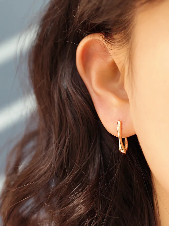 MinimalBijoux 14K Gold Bold Line Cartilage Earring 20G18G Earrings