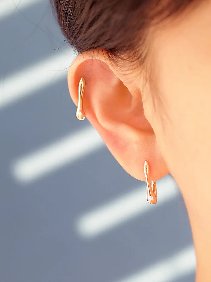 MinimalBijoux 14K Gold Bold Line Cartilage Earring 20G18G Earrings