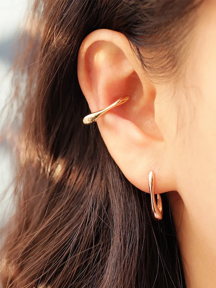 MinimalBijoux 14K Gold Bold Line Cartilage Earring 20G18G Earrings