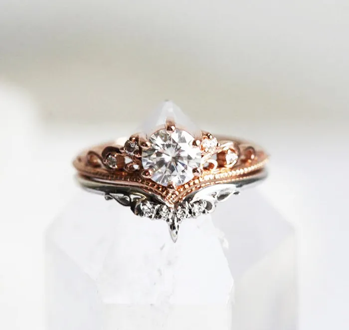 Rings capucinne Bella Moissanite Filigree Ring Set with Side Diamonds