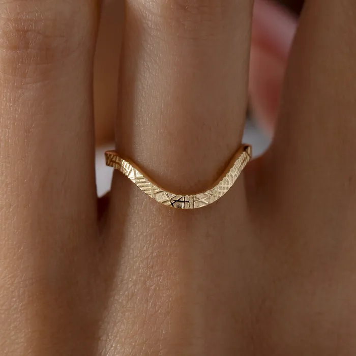 Curved Geometric Pattern Gold Wedding Band ARTEMER Rings