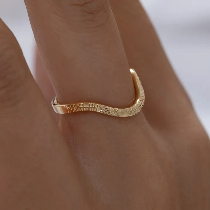 Curved Geometric Pattern Gold Wedding Band ARTEMER Rings