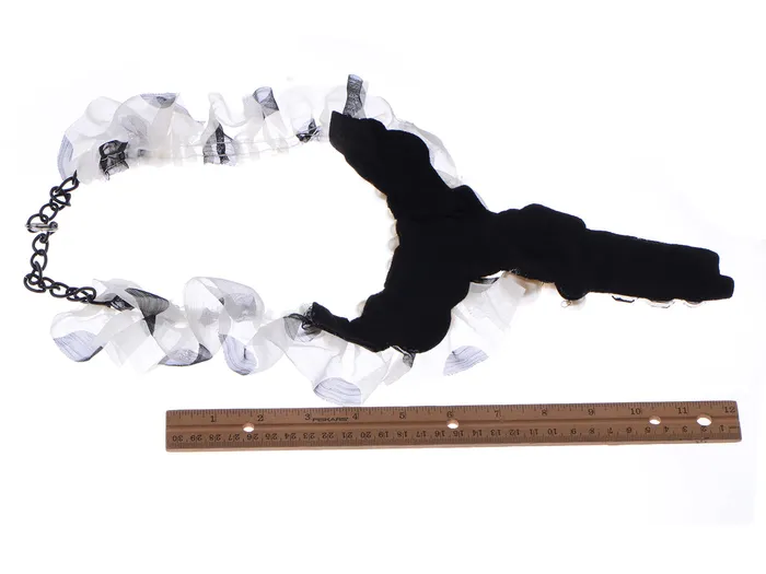 Necklaces Alilang Princess Chiffon Dot Pearl Black Resin Rose Long V Bib Necklace